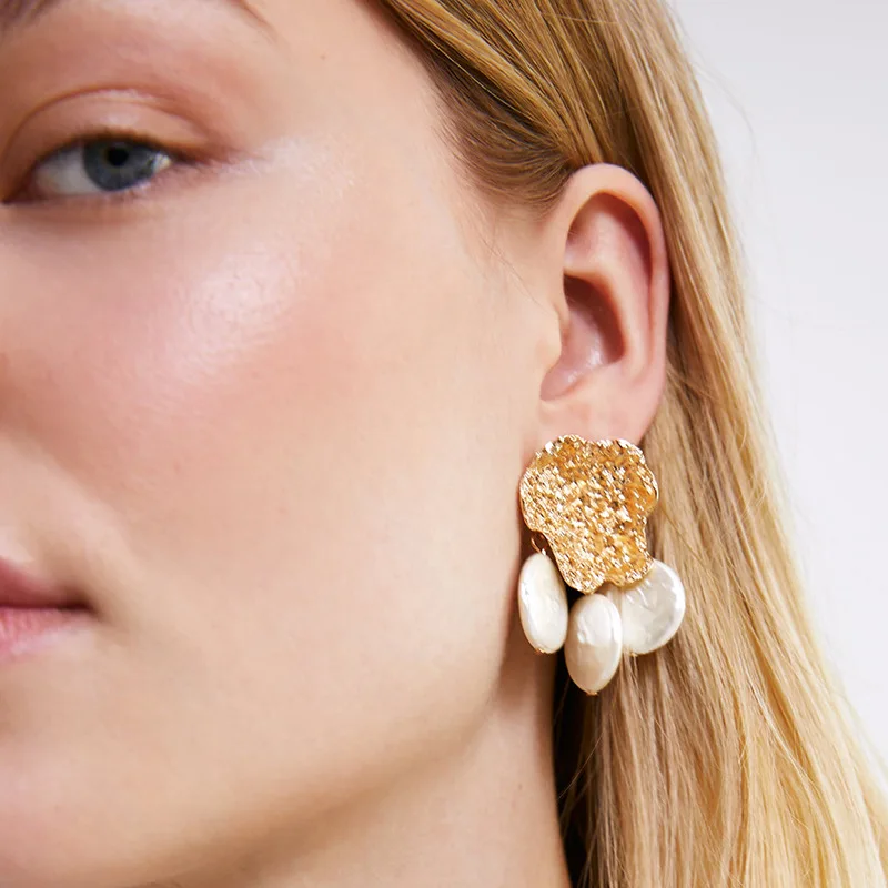 Luxury Vintage Tassel Antique Gold Big Rhinestone Pearl Earrings Bijoux boucles d'oreilles Europe Indian Noble Style
Luxury Vintage Tassel Antique Gold Big Rhinestone Pearl Earrings Bijoux boucles d'oreilles Europe Indian Noble Style