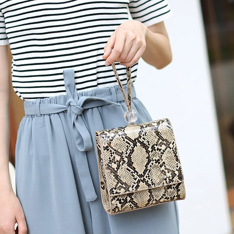 Retro Serpentine Beaded Bags Casual Shoulder Crossbody Bag for Women Ladies Handbags Evening Clutch Purse Totes Bolsa Mujer 2019
Retro Serpentine Beaded Bags Casual Shoulder Crossbody Bag for Women Ladies Handbags Evening Clutch Purse Totes Bolsa Mujer 2019
