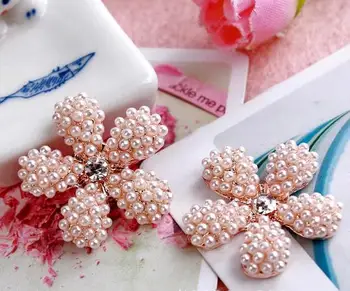 50pcs/lot 26mm metal rhinestone buttons plum blossom Pearl button wedding embellishment scrapbooking buttons for craft
50pcs/lot 26mm metal rhinestone buttons plum blossom Pearl button wedding embellishment scrapbooking buttons for craft