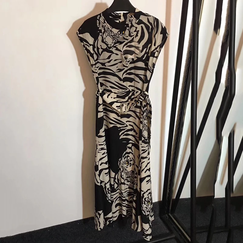 Leopard 2019 Spring Summer Small Fresh Style Lady Elegant Vintage Retro Flower Floral Print High Waist Midi Tank Dress
Leopard 2019 Spring Summer Small Fresh Style Lady Elegant Vintage Retro Flower Floral Print High Waist Midi Tank Dress