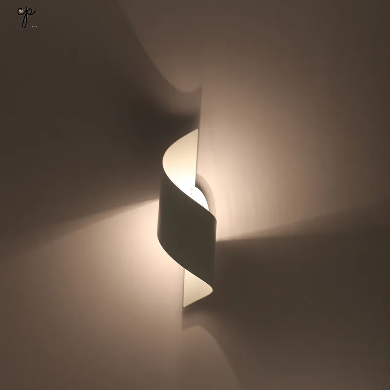 Modern Simple Creative Wall Lamps Bedroom Passage and Living Room Wall Lamps TV Background Wave Lights Wall Sconce Light Fixture
Modern Simple Creative Wall Lamps Bedroom Passage and Living Room Wall Lamps TV Background Wave Lights Wall Sconce Light Fixture