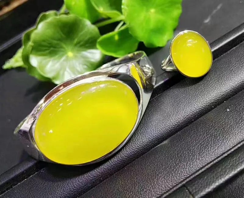 Natural ice chrysanthemum new chrysanthemum chrome ring jewelry hot green jade goddess with the money inlaid s925 silver bracele
Natural ice chrysanthemum new chrysanthemum chrome ring jewelry hot green jade goddess with the money inlaid s925 silver bracele