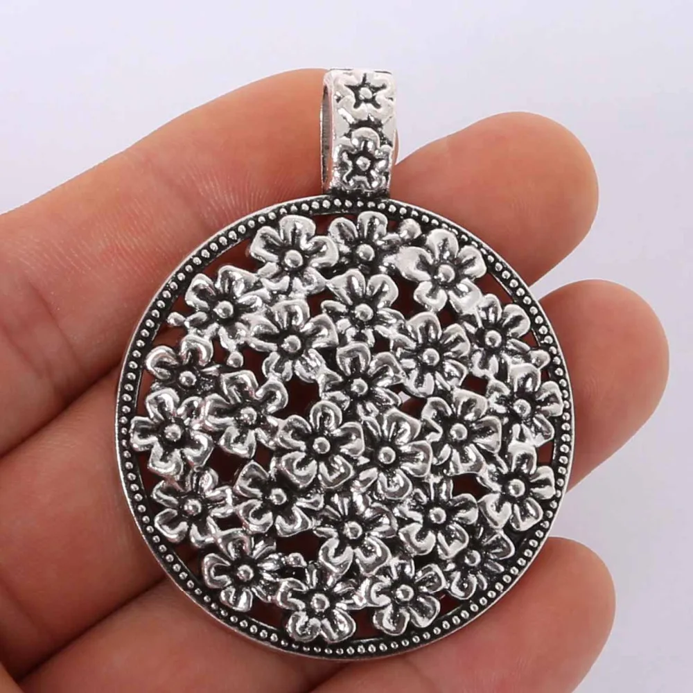 0.99 New Arrival 1pcs 58*45MM antique silver Alloy flowers charms Pendant for Women Men Jewelry Accessories Findings
0.99 New Arrival 1pcs 58*45MM antique silver Alloy flowers charms Pendant for Women Men Jewelry Accessories Findings