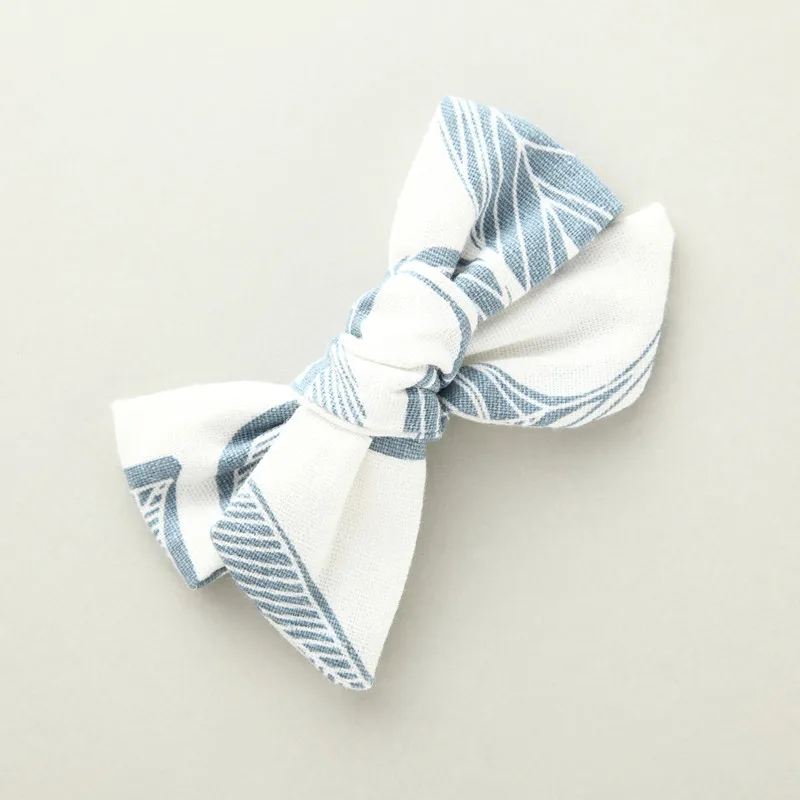 1pcs/lot Girls Leaf Print Bow Hair Clips, Soft Bow Fabric Hairpins, Children Birthday Gift,Hair Accessories Headwear Hair Claws
1pcs/lot Girls Leaf Print Bow Hair Clips, Soft Bow Fabric Hairpins, Children Birthday Gift,Hair Accessories Headwear Hair Claws