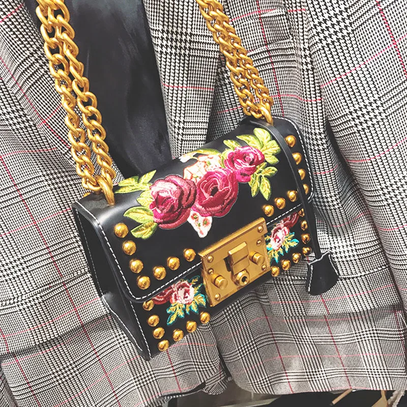 Fashion Handbag High-end Embroidered Women Chain Rivet Shoulder Messenger Bag Ladies Party Clutch Bag Black White Color Lady Bag
Fashion Handbag High-end Embroidered Women Chain Rivet Shoulder Messenger Bag Ladies Party Clutch Bag Black White Color Lady Bag