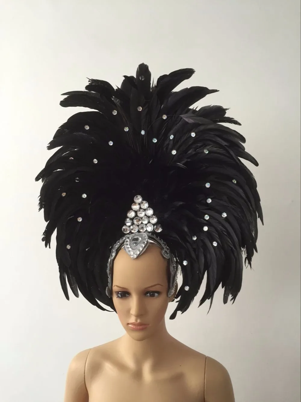 Latin dance Samba accessories Fashion exquisite headdress feathers Delicate dance shows accessories
Latin dance Samba accessories Fashion exquisite headdress feathers Delicate dance shows accessories