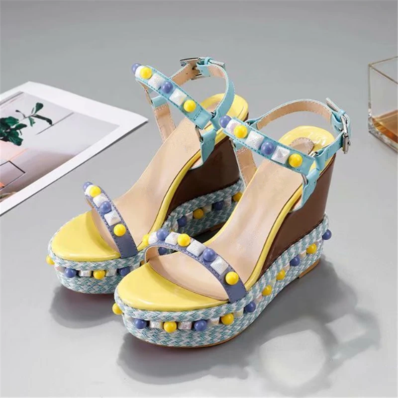 Sexy Platform Wedges Women Summer Sandals Luxury Rhienstone Pearl Peep Toe Buckle Strap Gladiator Shoes String Beads Dress Shoes
Sexy Platform Wedges Women Summer Sandals Luxury Rhienstone Pearl Peep Toe Buckle Strap Gladiator Shoes String Beads Dress Shoes