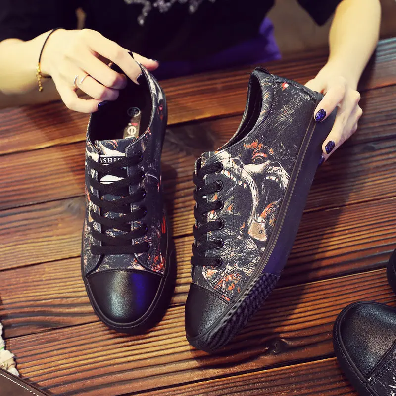 Spring and Autumn New Men's Casual Korean Version of The Trend Canvas Shoes Fashion Hand-painted Cartoon Anime Men's Shoes K2-50
Spring and Autumn New Men's Casual Korean Version of The Trend Canvas Shoes Fashion Hand-painted Cartoon Anime Men's Shoes K2-50
