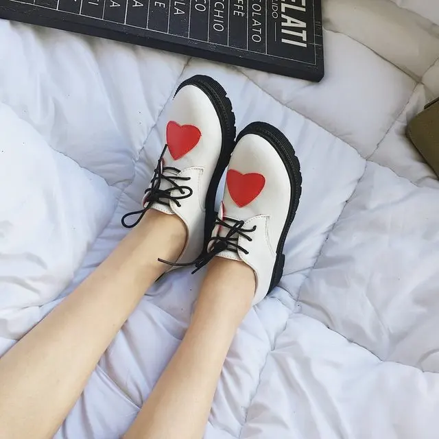 2019 spring new Korean version of the round head with love low-heeled casual Japanese retro British women's shoes
2019 spring new Korean version of the round head with love low-heeled casual Japanese retro British women's shoes