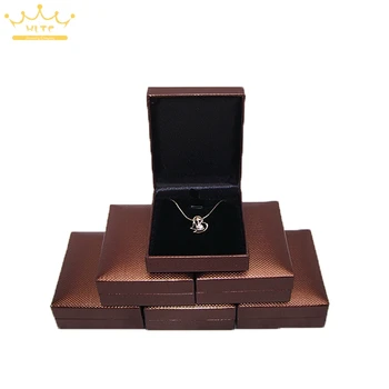 Wholesale 6pcs/lot pendant box earring boxes coffee color leatherette black velvet inside cardboard gift cases 6.5*8*2.5cm
Wholesale 6pcs/lot pendant box earring boxes coffee color leatherette black velvet inside cardboard gift cases 6.5*8*2.5cm
