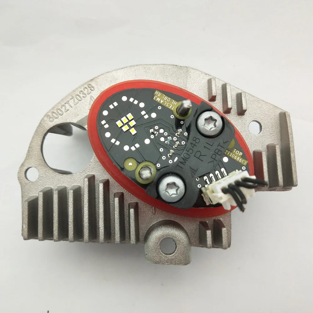 Original used 6002TZ0328 FOR OEM 17-18 Tesla Model 3 Headlight Turn Signal Right Bulb LED Light Module Diode Insert
Original used 6002TZ0328 FOR OEM 17-18 Tesla Model 3 Headlight Turn Signal Right Bulb LED Light Module Diode Insert