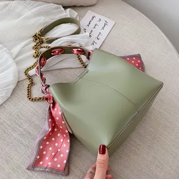 Girl bag 2019 new Korean version simple fashion handbag chain slant bucket pack tide
Girl bag 2019 new Korean version simple fashion handbag chain slant bucket pack tide
