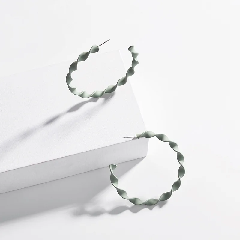 WEEKEND WARRIOR METAL HOOP EARRINGS for Women Fashion Brand Trendy Jewelry Twisted C Hoop Earrings Printed Metal C Hoop Earrings
WEEKEND WARRIOR METAL HOOP EARRINGS for Women Fashion Brand Trendy Jewelry Twisted C Hoop Earrings Printed Metal C Hoop Earrings