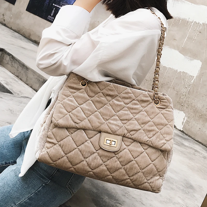 European style Fashion Retro Lady Big bag 2018 Autumn New Hgh quality Velvet Women bag Lattice Lock Chain Shoulder Messenger bag
European style Fashion Retro Lady Big bag 2018 Autumn New Hgh quality Velvet Women bag Lattice Lock Chain Shoulder Messenger bag