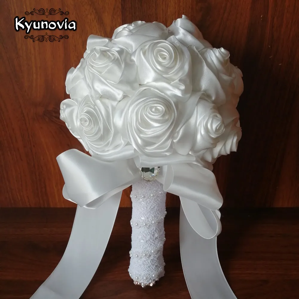 Kyunovia Custom Burgundy White Silk Rose Wedding Flowers Bridesmaid Satin Ribbon Bridal Bouquets Crystal Wedding Bouquet FE76
Kyunovia Custom Burgundy White Silk Rose Wedding Flowers Bridesmaid Satin Ribbon Bridal Bouquets Crystal Wedding Bouquet FE76