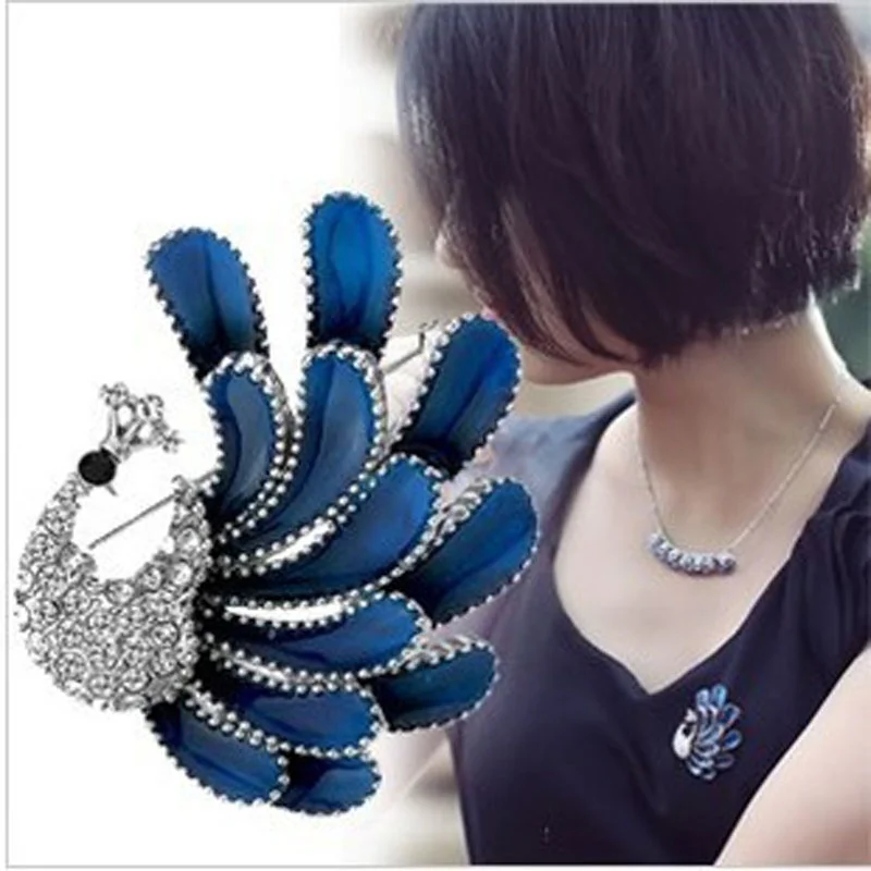 Fashion New Women's Korean Fashion Elegant Crystal Rhinestone Peacock Love Brooch Pin Gift (Color: Blue)
Fashion New Women's Korean Fashion Elegant Crystal Rhinestone Peacock Love Brooch Pin Gift (Color: Blue)