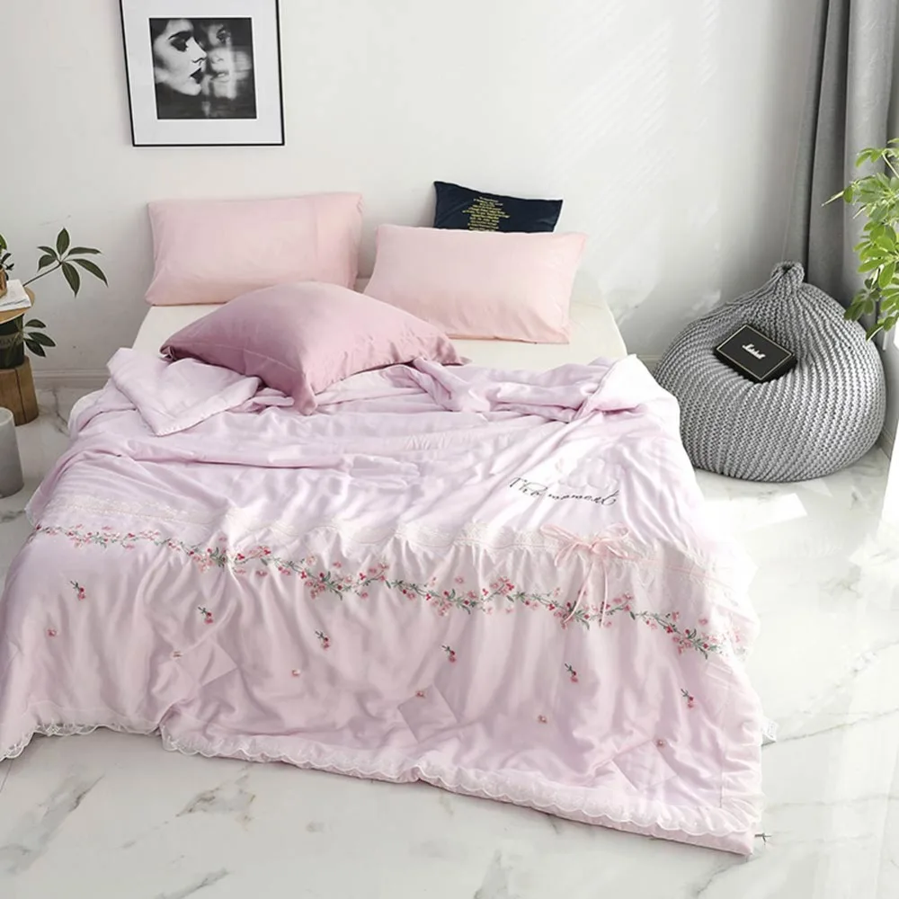 2019 Pink Flowers Brief Lace Summer Quilt Air-condition Embroidery Comforter Artificial Silk Fabric Polyester Queen Size
2019 Pink Flowers Brief Lace Summer Quilt Air-condition Embroidery Comforter Artificial Silk Fabric Polyester Queen Size