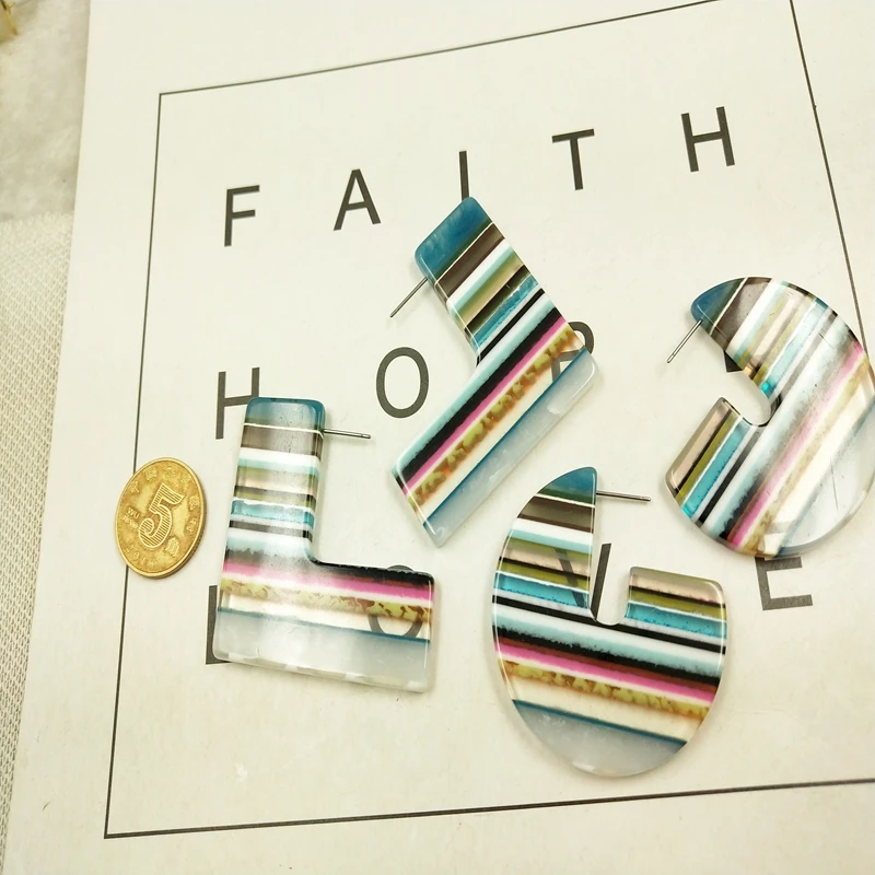 UJBOX Color Striped Acrylic Resin Earrings Women Unique Letters Round Drop Earrings Fashion Party Earrings Gift
UJBOX Color Striped Acrylic Resin Earrings Women Unique Letters Round Drop Earrings Fashion Party Earrings Gift
