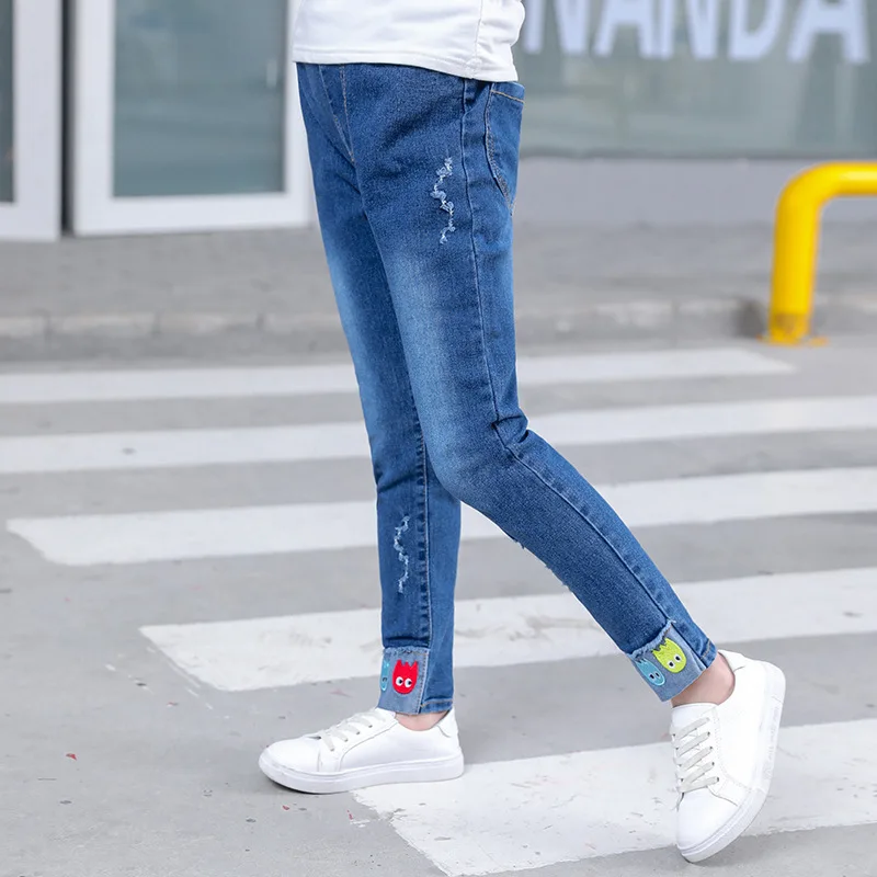 Blue kids jeans Girls denim pants Spring Autumn children Jeans Embroidery casual Trousers Edge roll girls pants Age for 4-13y
Blue kids jeans Girls denim pants Spring Autumn children Jeans Embroidery casual Trousers Edge roll girls pants Age for 4-13y