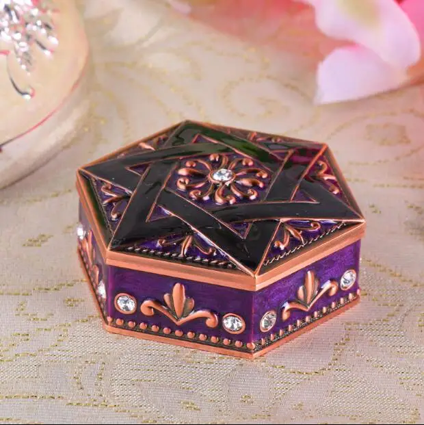 European metal Jewelry Box Enameled Trinkets Carrying Box cute Vintage Flower Carved Gift Packing Box storage organizer Z109
European metal Jewelry Box Enameled Trinkets Carrying Box cute Vintage Flower Carved Gift Packing Box storage organizer Z109