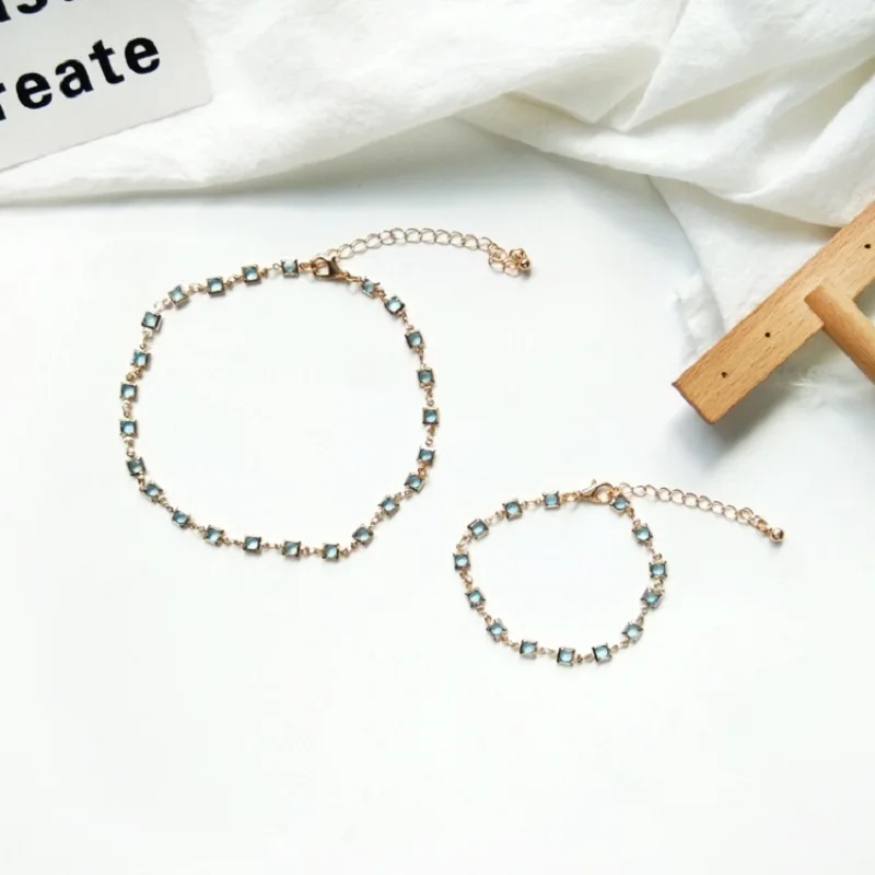 New Europe and America simple metal striped crystal geometric round square necklace bracelet tide female personality jewelry
New Europe and America simple metal striped crystal geometric round square necklace bracelet tide female personality jewelry