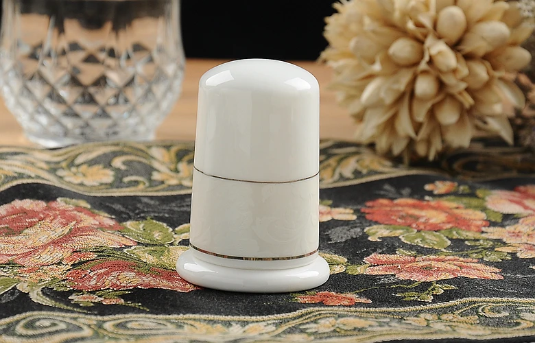 Fine bone china toothpick holder, porcelain toothpick dispenser, ceramic toothpick box, table decorative, household items
Fine bone china toothpick holder, porcelain toothpick dispenser, ceramic toothpick box, table decorative, household items