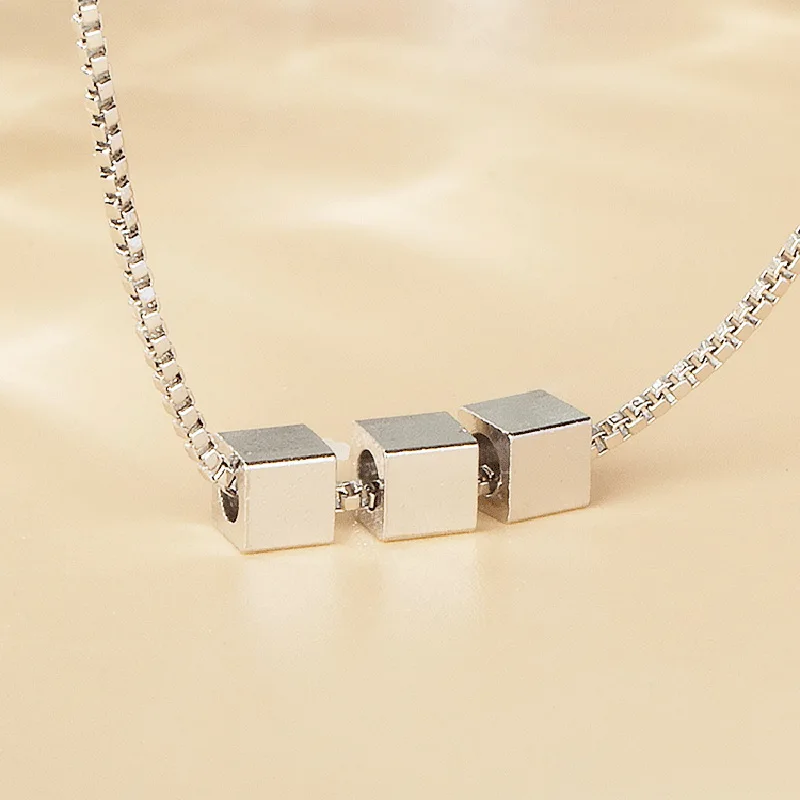 Fashion Geometric Cube Necklace Simple Square Necklace Pendant Jewelry Gift for Girls
Fashion Geometric Cube Necklace Simple Square Necklace Pendant Jewelry Gift for Girls
