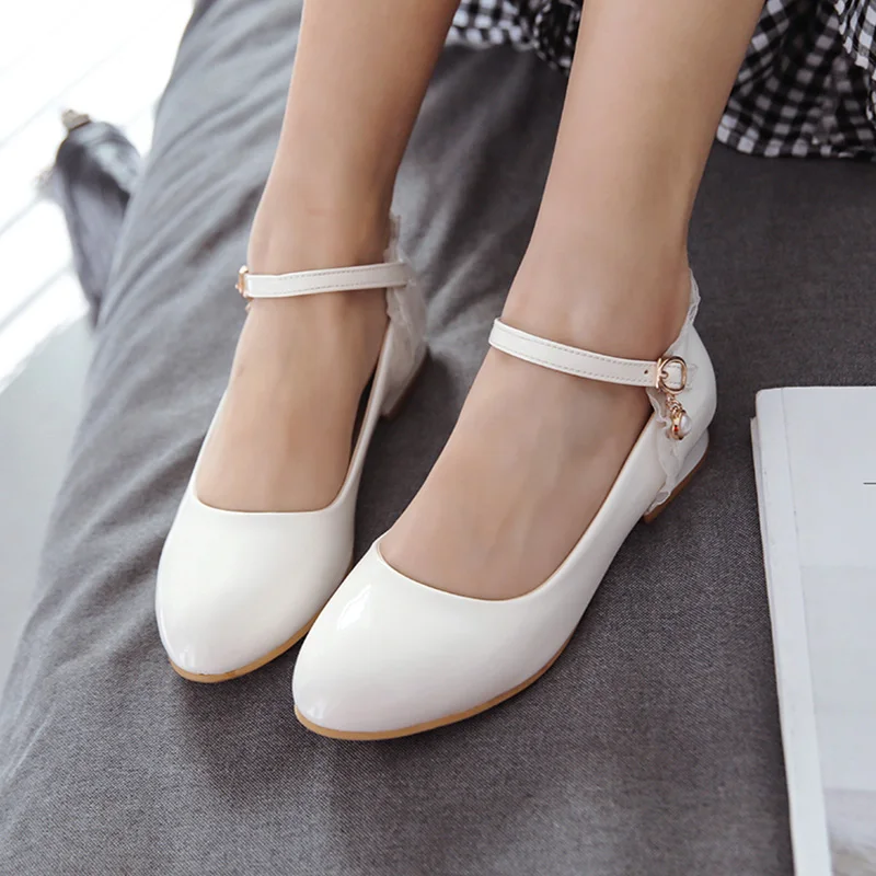Chinese sweet style comfortable round head pumps fashion patent mirror belt buckle lace white black thick low heels women shoes
Chinese sweet style comfortable round head pumps fashion patent mirror belt buckle lace white black thick low heels women shoes