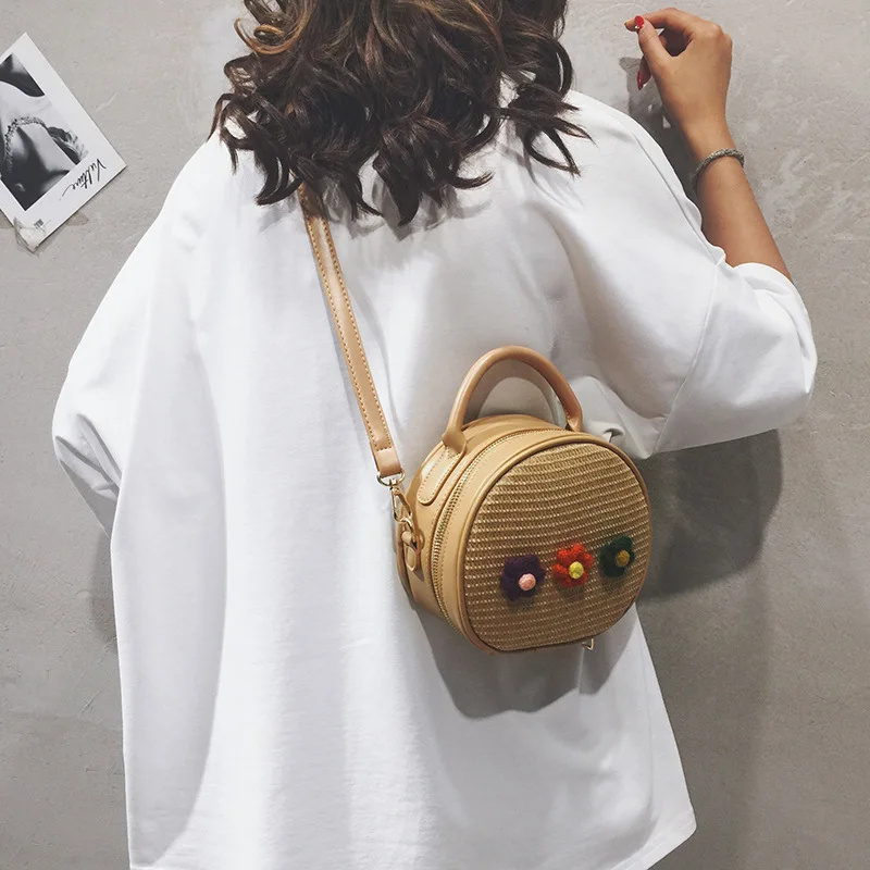2019 New Round Straw Knitted Handbag for Girls Knitted Bag for Ladies Fashion Crossbody Bags for Women Handbag Messenger Bags
2019 New Round Straw Knitted Handbag for Girls Knitted Bag for Ladies Fashion Crossbody Bags for Women Handbag Messenger Bags