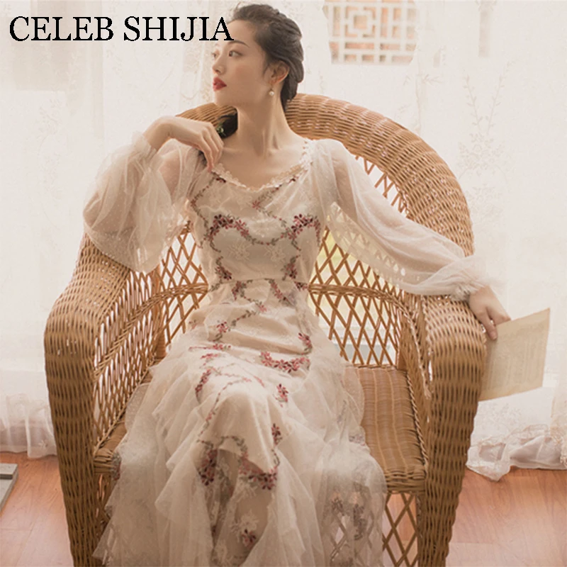 2019 New Autumn Woman white dress V-neck Long sleeve floral embroidery ruffled elegant vintage maxi dresses vestido blanco largo
2019 New Autumn Woman white dress V-neck Long sleeve floral embroidery ruffled elegant vintage maxi dresses vestido blanco largo