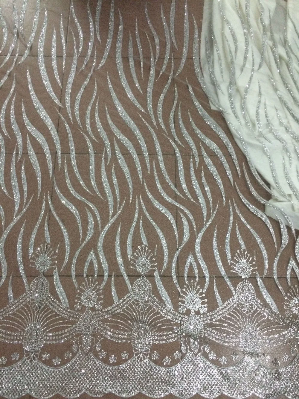 L-376 good looking embroidery african tulle mesh fabric with glued glitter for bridal dress
L-376 good looking embroidery african tulle mesh fabric with glued glitter for bridal dress