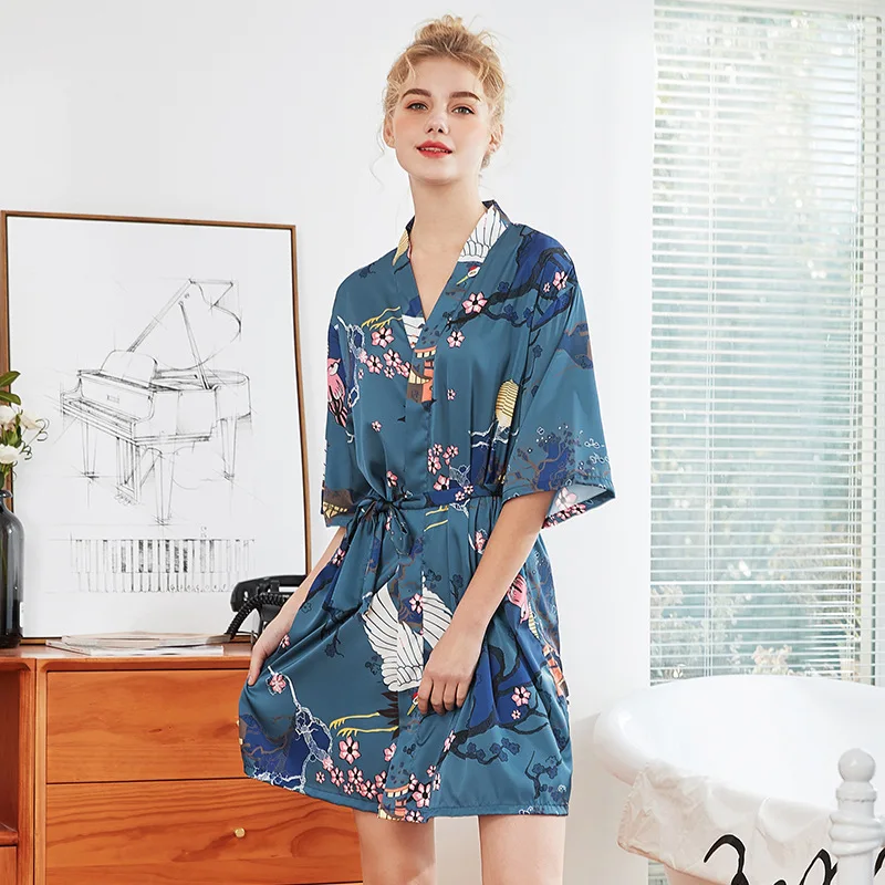 Fashion Lady Summer Short Robe Bath Gown Chinese Women's Silky Sleep Kimono Yukata Nightgown Sleepshirts Pijama Mujer M-XXL
Fashion Lady Summer Short Robe Bath Gown Chinese Women's Silky Sleep Kimono Yukata Nightgown Sleepshirts Pijama Mujer M-XXL