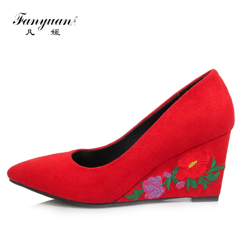 2017 Luxury Women Wedges Pumps Flowers Embroider Vintage Flock National Style Shoes Pointed Toe Slip-on Red Wedding Shoes
2017 Luxury Women Wedges Pumps Flowers Embroider Vintage Flock National Style Shoes Pointed Toe Slip-on Red Wedding Shoes