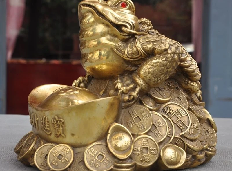 China Fengshui Brass Wealth Yuanbao plutus Golden Toad bufo spittor Money Statue
China Fengshui Brass Wealth Yuanbao plutus Golden Toad bufo spittor Money Statue