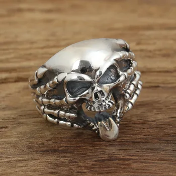 Factory wholesale sterling silver jewelry handmade silver rings personality S925 Mens funny skull ring.
Factory wholesale sterling silver jewelry handmade silver rings personality S925 Mens funny skull ring.