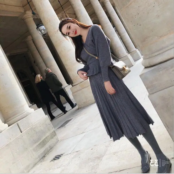 Women's set knitting suit autumn winter ruffled sexy v-neck women sweater + elastic waist pleated skirt two pieces set
Women's set knitting suit autumn winter ruffled sexy v-neck women sweater + elastic waist pleated skirt two pieces set