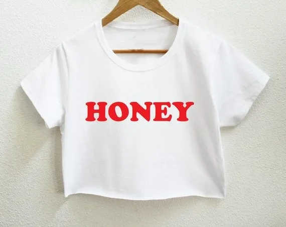 Укороченная женская футболка с графическим принтом Sugarbaby Honey, модная футболка с коротким рукавом, укороченные топы, высокое качество, футболка Tumblr Honey
Укороченная женская футболка с графическим принтом Sugarbaby Honey, модная футболка с коротким рукавом, укороченные топы, высокое качество, футболка Tumblr Honey