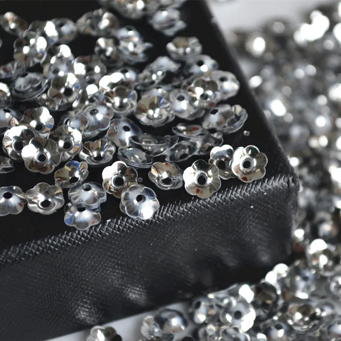 2000pcs/lot 6mm Silver Plum Blossom Cup Flower Loose Sequins Sewing Material,Wedding Confetti Craft,Kids DIY Garment Accessories
2000pcs/lot 6mm Silver Plum Blossom Cup Flower Loose Sequins Sewing Material,Wedding Confetti Craft,Kids DIY Garment Accessories