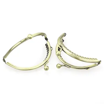 2Pcs Brone Tone Fashion Coin Purse Bag Clutch Arc Frame Kiss Clasps Clips Handbag Handle 8.5x6cm
2Pcs Brone Tone Fashion Coin Purse Bag Clutch Arc Frame Kiss Clasps Clips Handbag Handle 8.5x6cm