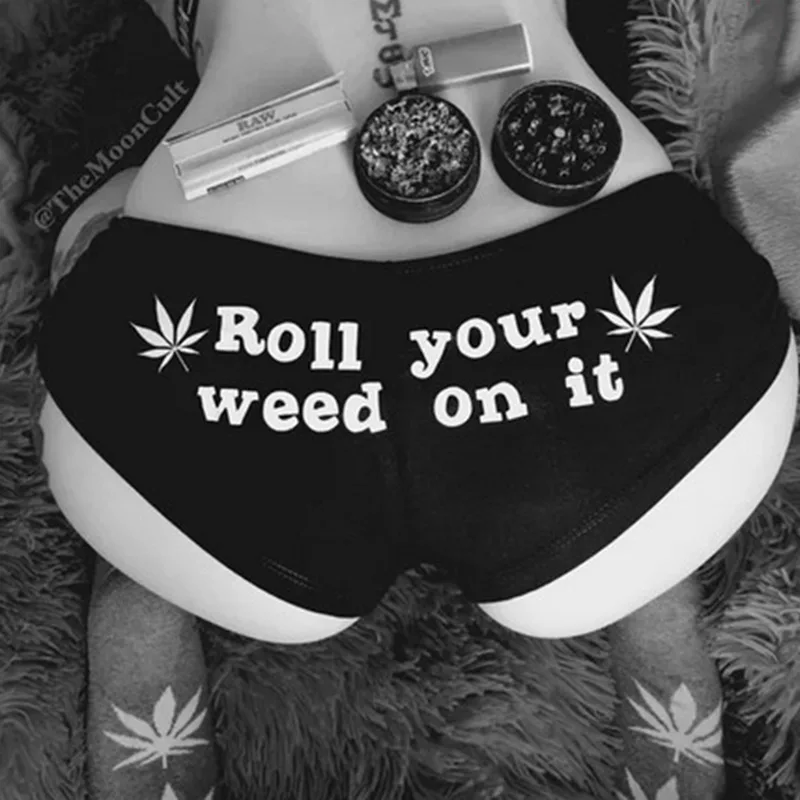 Sexy Funny Letter Graphic Roll/Bongs/Leaf Print Black Hot Short Panties Women Girl Summer Sleep Underwear Lingerie Cotton Brief
Sexy Funny Letter Graphic Roll/Bongs/Leaf Print Black Hot Short Panties Women Girl Summer Sleep Underwear Lingerie Cotton Brief