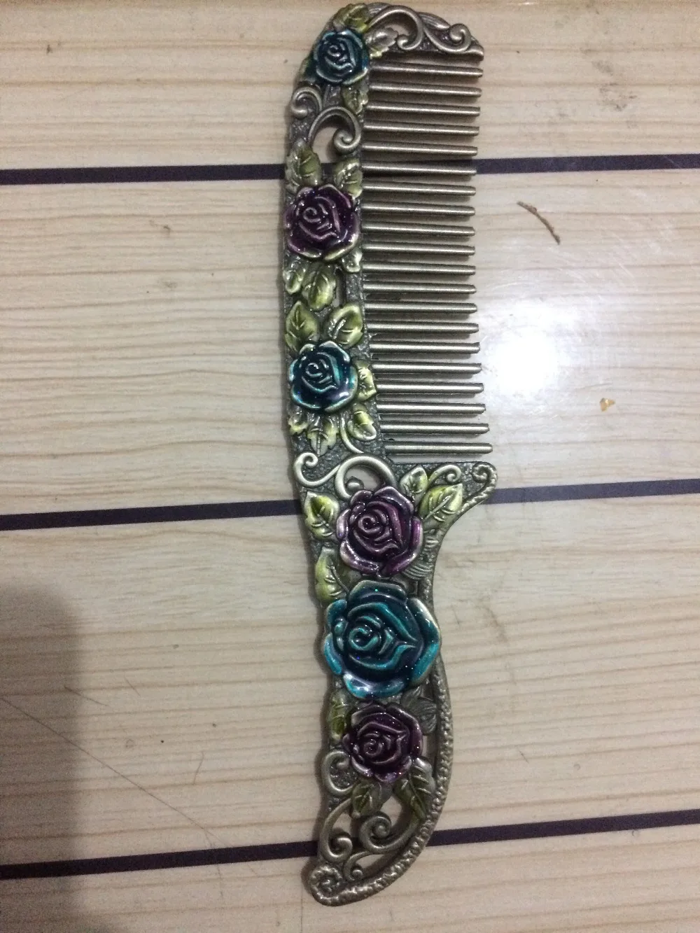 China Miao silver hand carved colours flower rare lucky comb metal handicraft
China Miao silver hand carved colours flower rare lucky comb metal handicraft