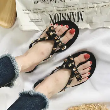 2019 European Summer New Fashion Rivet Slippers Bow Flat Flip Flops Women Wear Cool Beach Slippers Jelly Slides Garden Shoes
2019 European Summer New Fashion Rivet Slippers Bow Flat Flip Flops Women Wear Cool Beach Slippers Jelly Slides Garden Shoes
