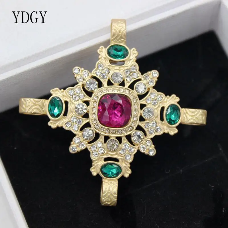 YDGY Retro Vineyard Crystal Rhinestone Four Petals Gold Tone Red Stone Green Key Cross Petal Pins
YDGY Retro Vineyard Crystal Rhinestone Four Petals Gold Tone Red Stone Green Key Cross Petal Pins