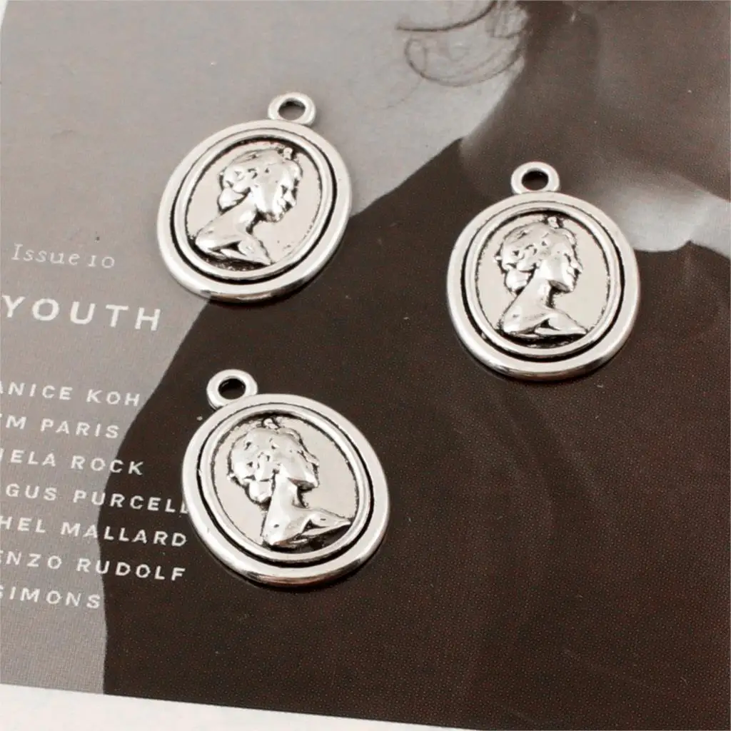 15Pcs Antique Silver Round Queen Elizabeth II Avatar Charms Head Portrait Making Jewelry Necklaces Choke Crafts 21x15mm A638
15Pcs Antique Silver Round Queen Elizabeth II Avatar Charms Head Portrait Making Jewelry Necklaces Choke Crafts 21x15mm A638