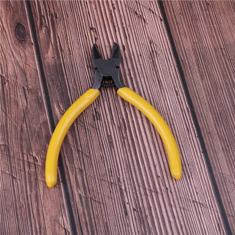 1pc Electrican Work Diagonal Pliers High Quality Garden Electrical Repair Tool Wire Cutter Pliers Electricity Cable Cutting Tool
1pc Electrican Work Diagonal Pliers High Quality Garden Electrical Repair Tool Wire Cutter Pliers Electricity Cable Cutting Tool