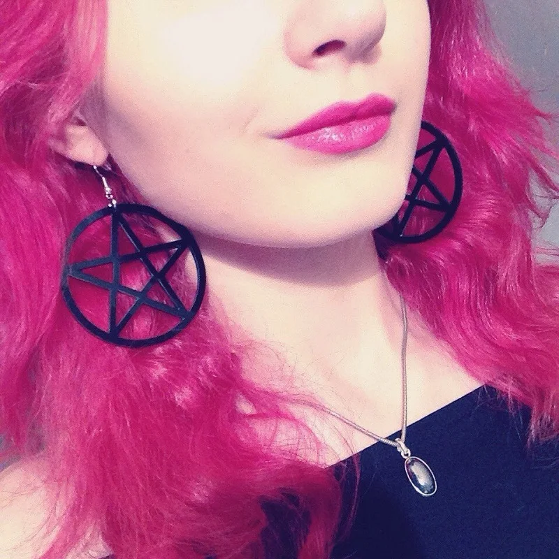 Big Black Pentagram Acrylic Hanging Dangling Earrings Women Lightweight Bijoux Classic Large Star Earrings Jewelry Brincos 2019
Big Black Pentagram Acrylic Hanging Dangling Earrings Women Lightweight Bijoux Classic Large Star Earrings Jewelry Brincos 2019