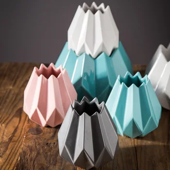 Nordic Ceramic Art Vase Living Room Dry Flower Ware Home Decoration Ornaments Origami Vase Crafts
Nordic Ceramic Art Vase Living Room Dry Flower Ware Home Decoration Ornaments Origami Vase Crafts