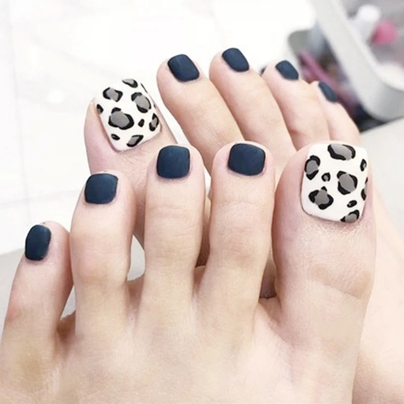24 Pcs Short Toe Nail Art Navy Blue Artificial False Toe Nails Leopard Patterns Fake Toenails Press On Toenails T048
24 Pcs Short Toe Nail Art Navy Blue Artificial False Toe Nails Leopard Patterns Fake Toenails Press On Toenails T048