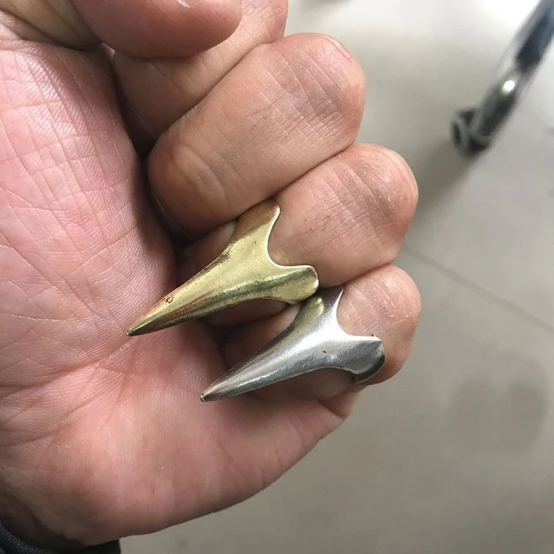 Men Vintage Wolverine Nail Finger Rings Metal Alloy Pointed Rings PUNK Claw Jewelry Cheap Gifts JZLY005
Men Vintage Wolverine Nail Finger Rings Metal Alloy Pointed Rings PUNK Claw Jewelry Cheap Gifts JZLY005