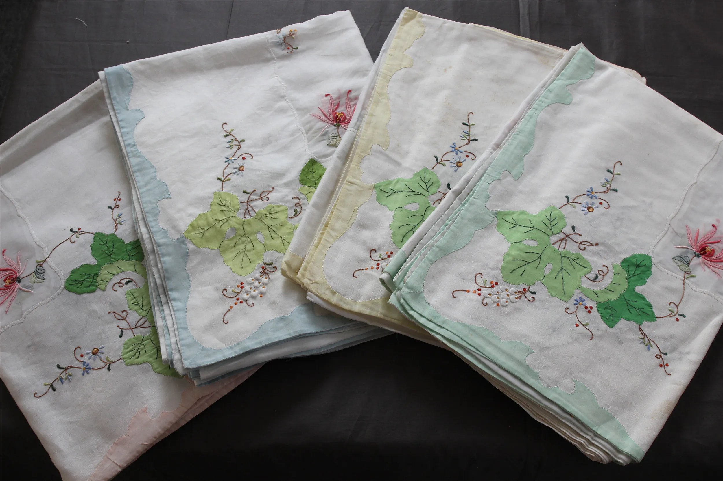 Collectibles-out of print imported glass yarn hand embroidered tablecloth table covers rectangular table cloth
Collectibles-out of print imported glass yarn hand embroidered tablecloth table covers rectangular table cloth